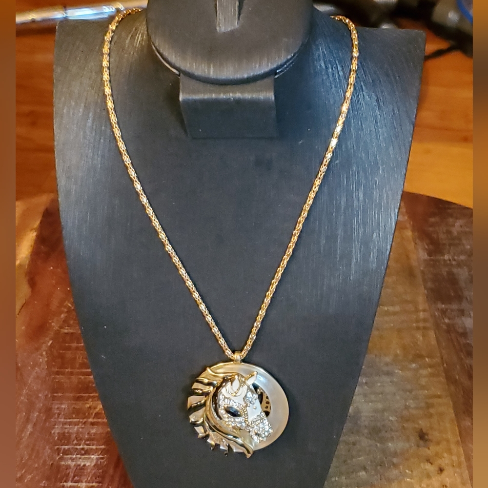 Betsey Johnson Gold Tone Black & White Enamel Rhinestone Horse Head Neck…